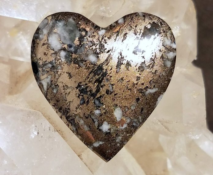 web_Josephine josephines crown quartz is a desirable oregon quartz with metallic streamers