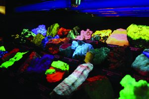Fluorescing minerals at shows