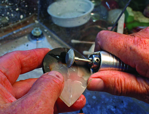 Grinding the rays on a cabochon