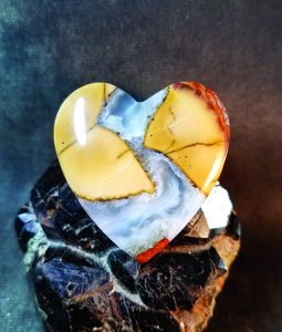 cold mountain thunderegg heart cabochon