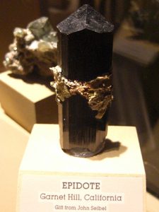 Museum-grade epidote