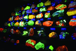 Fluorescing mineral display