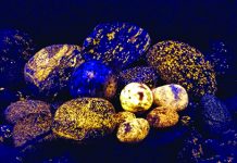 yooperlites fluorescing under UV light