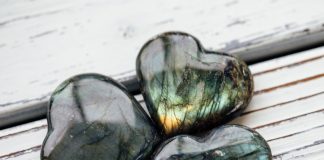how-do-minerals-get-their-color