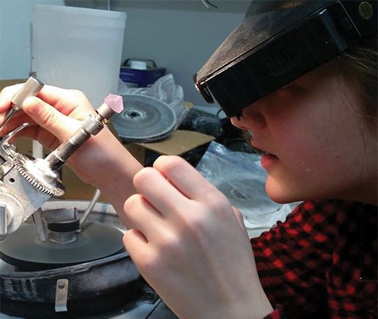 Nadine focused on faceting