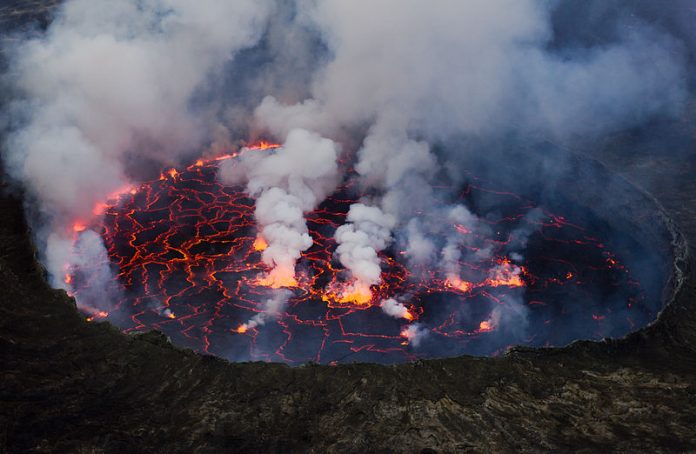 800px-Lava_Lake_Nyiragongo_2