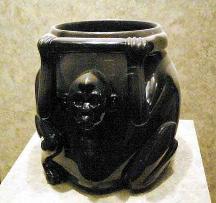 obsidian-monkey-vase