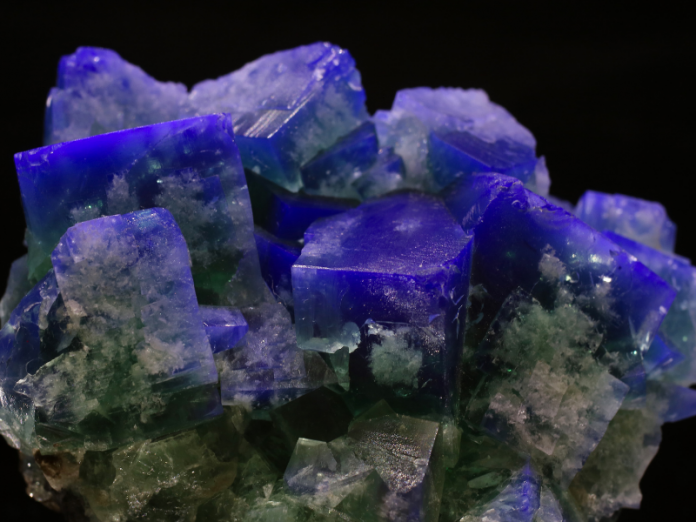 What Makes Minerals Fluorescent (1) what-makes-minerals-fluorescent