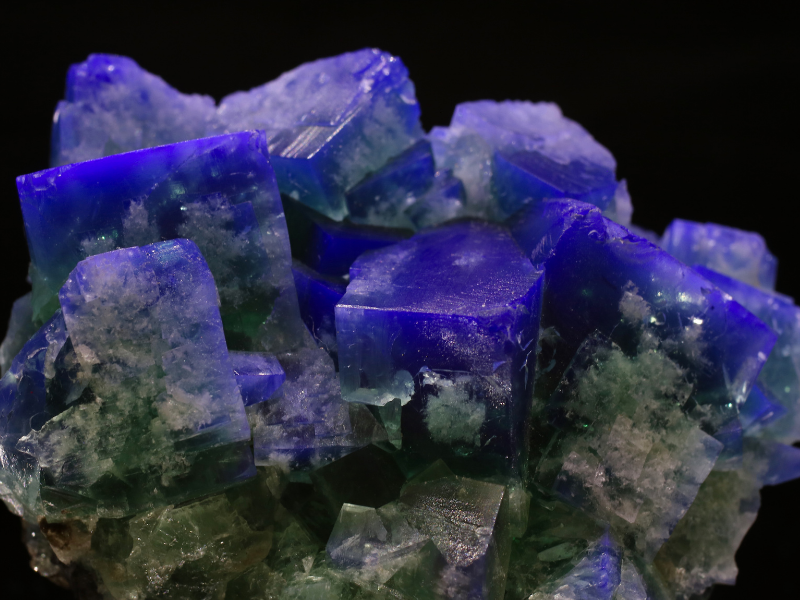 What Makes Minerals Fluorescent?