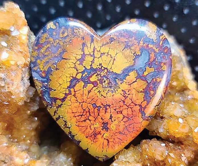 bloody-basin-plume-agate