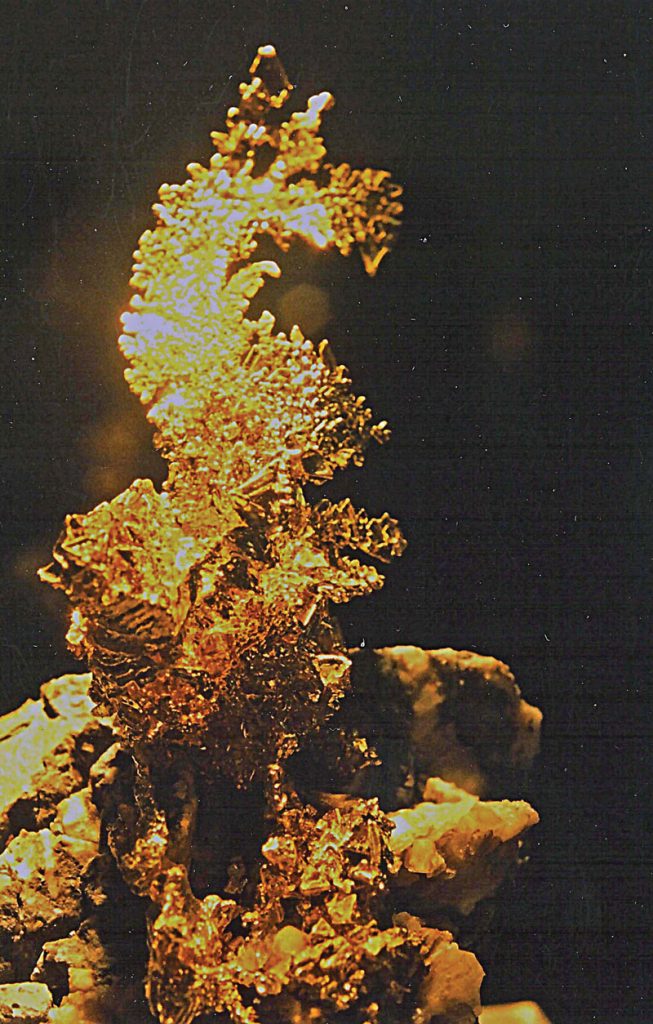 Can Metal Detectors Detect Rocks? Rock & Gem Magazine