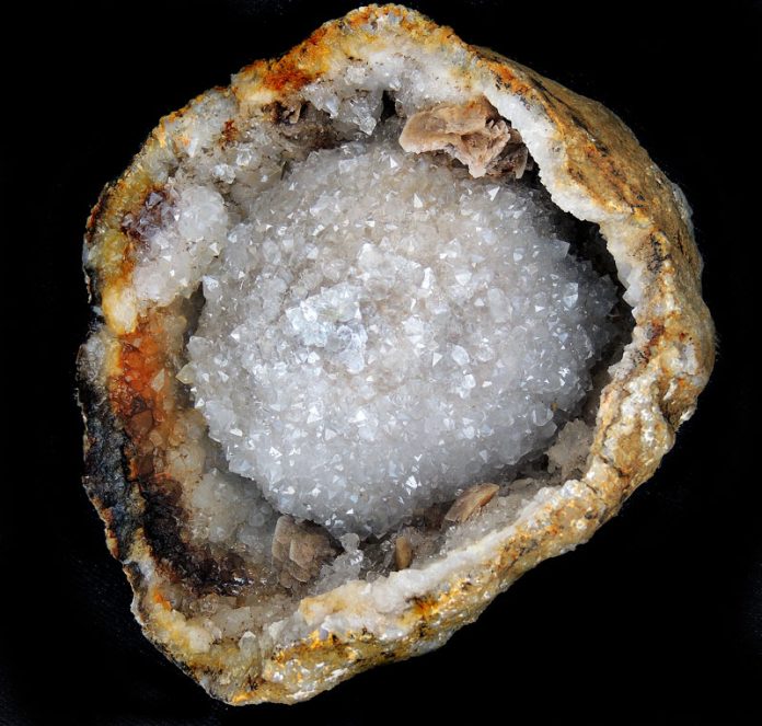 quartz mineral identification