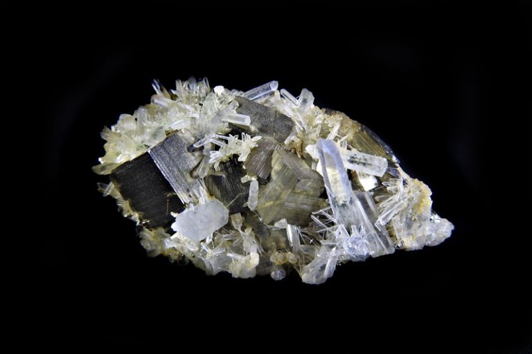 How to Identify Quartz Rock & Gem Magazine