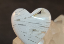 Mexican Lace Agate: What to Cut Heart-shaped Mexican lace agate cabochon.