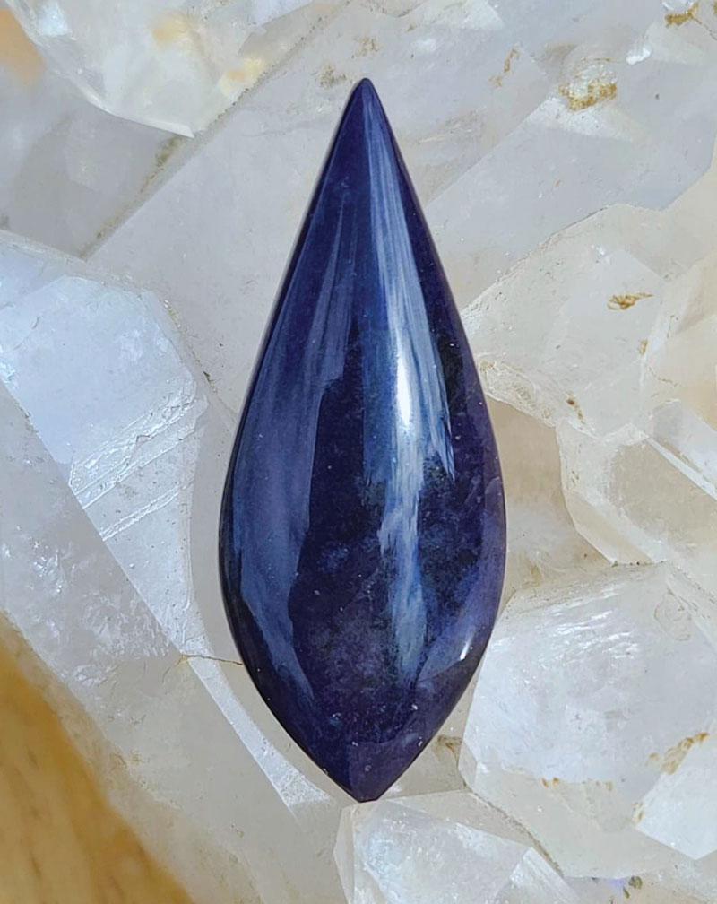Dumortierite: What to Cut - Rock & Gem Magazine