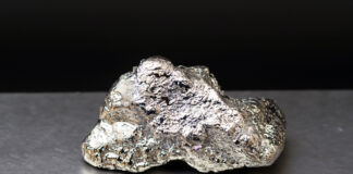 platinum nugget, noble metal, found free in nature in the form of nuggets, used in the production of catalysts