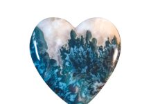 Heart-shaped blue tide seam agate cabochon.