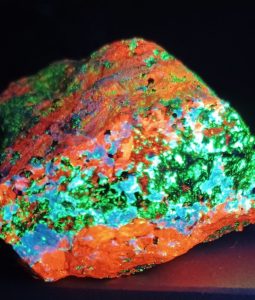 fluorescent-rocks