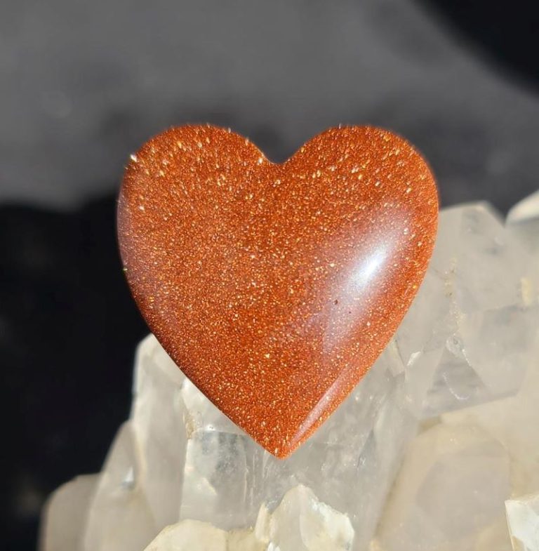 Goldstone: Cutting & Cabbing Tips - Rock & Gem Magazine