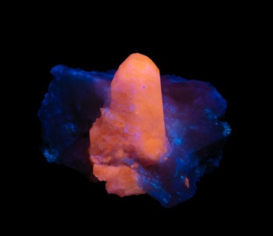UV Rocks: A Guide to Fluorescent Minerals afghanite uv rocks specimen