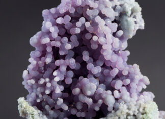 Grape Agate: A Mineral That Looks Like Grapes grape agate cluster