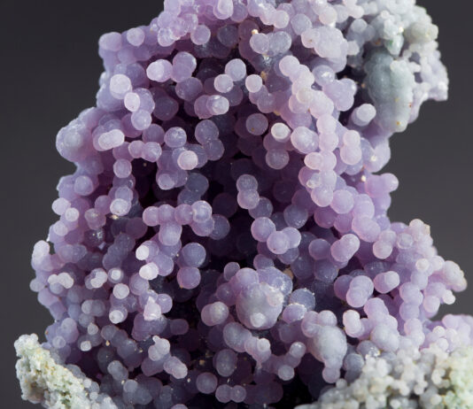 Grape Agate: A Mineral That Looks Like Grapes grape agate cluster