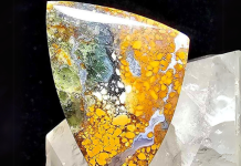 california magnesite plasma agate specimen