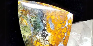 california magnesite plasma agate specimen