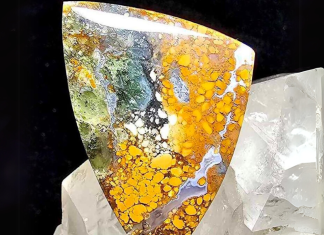 california magnesite plasma agate specimen