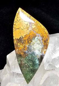 california magnesite plasma agate specimen