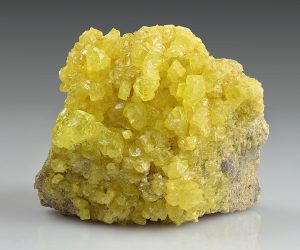 sulfur crystals on matrix 