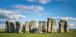 stonehenge view from a distance