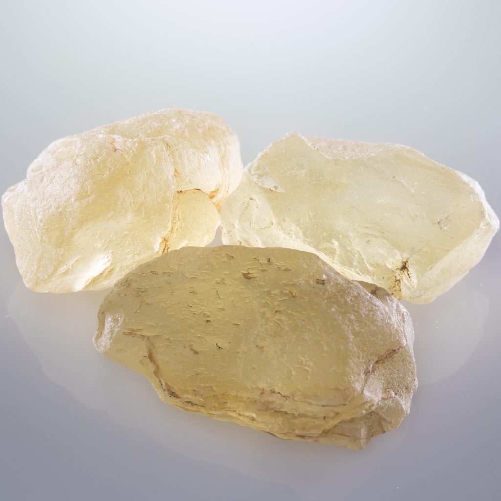 champagne colored Oregon sunstone rough