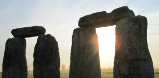 pairs stonehenge stones with the sun shining through