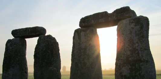 pairs stonehenge stones with the sun shining through