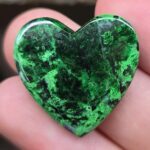 maw sit sit heart-shaped cabochon