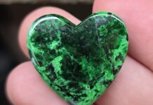 maw sit sit heart-shaped cabochon