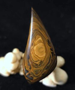 teardrop-shaped royal sahara jasper cabochon