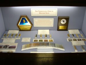sand-display-at-gem-show