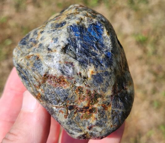 labradorite-in-riverbed