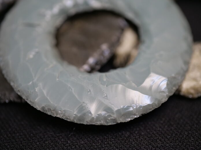 Understanding Breaks in Gemstones obsidian with conchoidal gemstone fractures