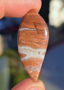 Yougite cabochon